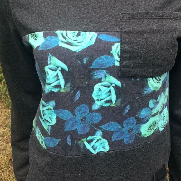 On the Byas Floral Sweatshirt with Pocket Gray Green Women's Size Small - Picture 5 of 8